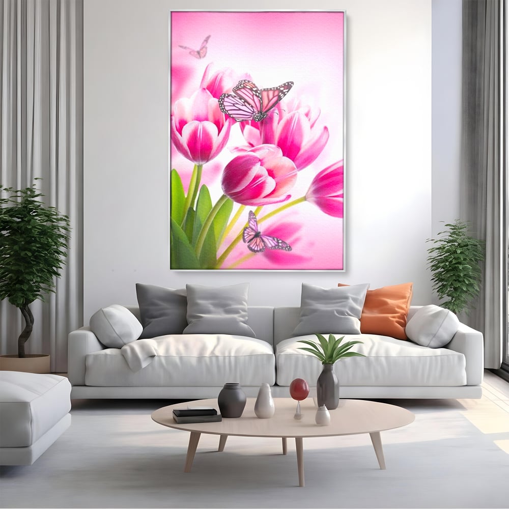 Tablou canvas cu tablou canvas cu lalele roz si fluturi, in rama de aluminiu argintiu, pe perete intr-un living